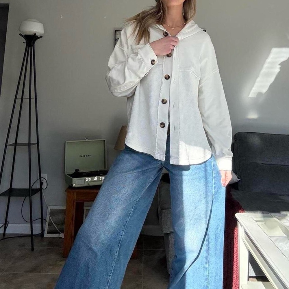 American Eagle oversized cream button-up hoodie jacket